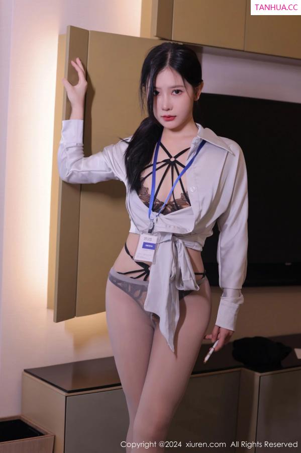 尹甜甜  [XiuRen]高清写真图 2024.01.08 No.7926 尹甜甜 短裙美腿第26张图片